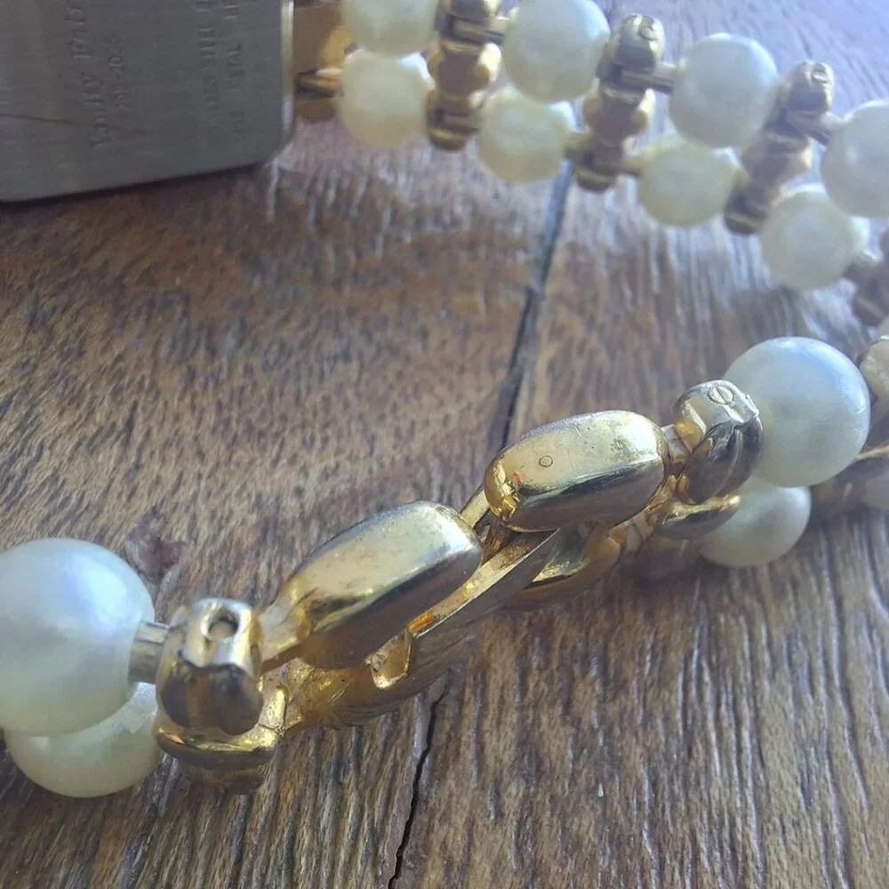 Vanity Fair Watch Quartz Gruen Faux Pearl‎ Vintage Costume